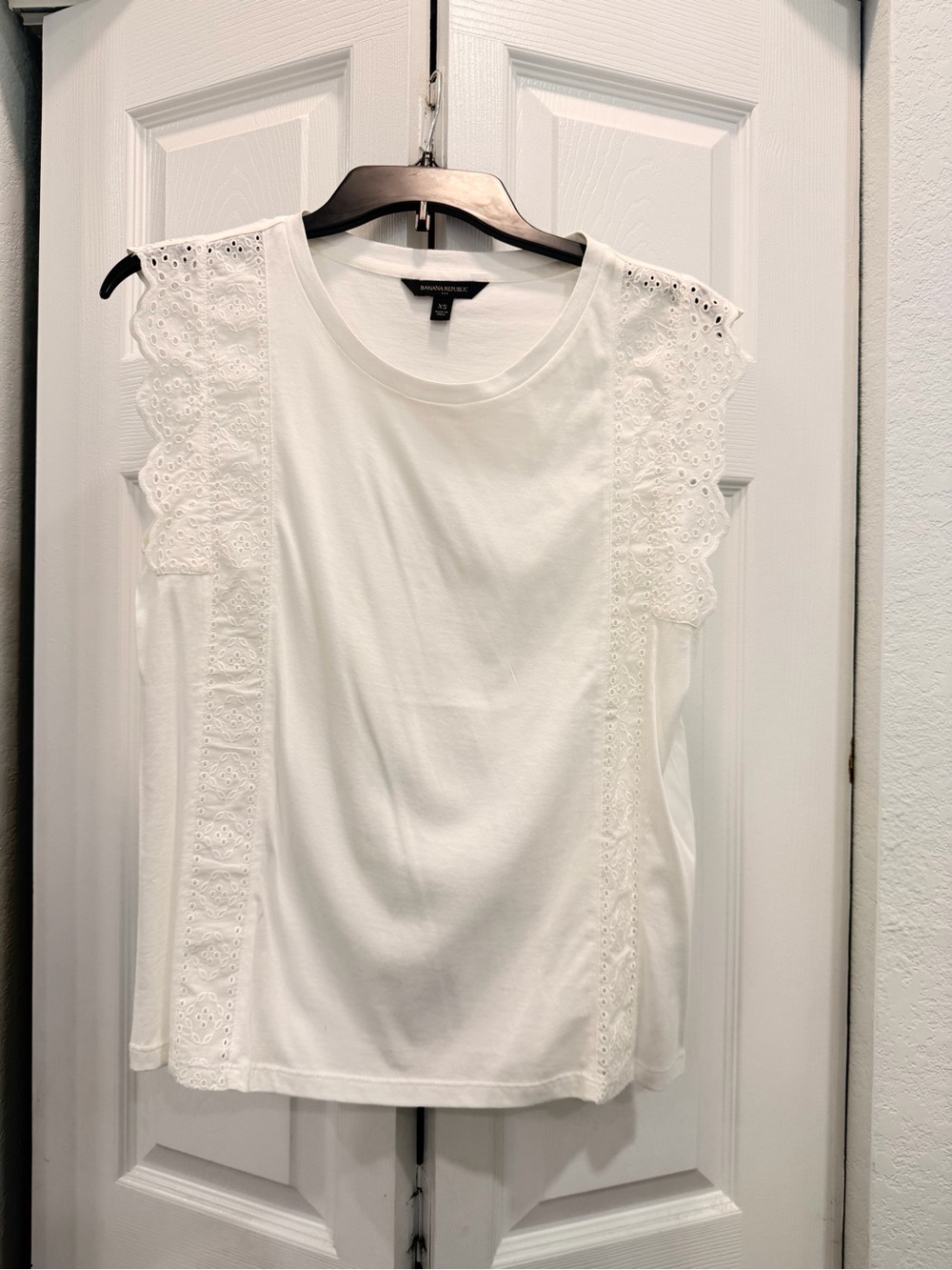 Banana Republic White Eyelet-Trim Sleeveless Tank